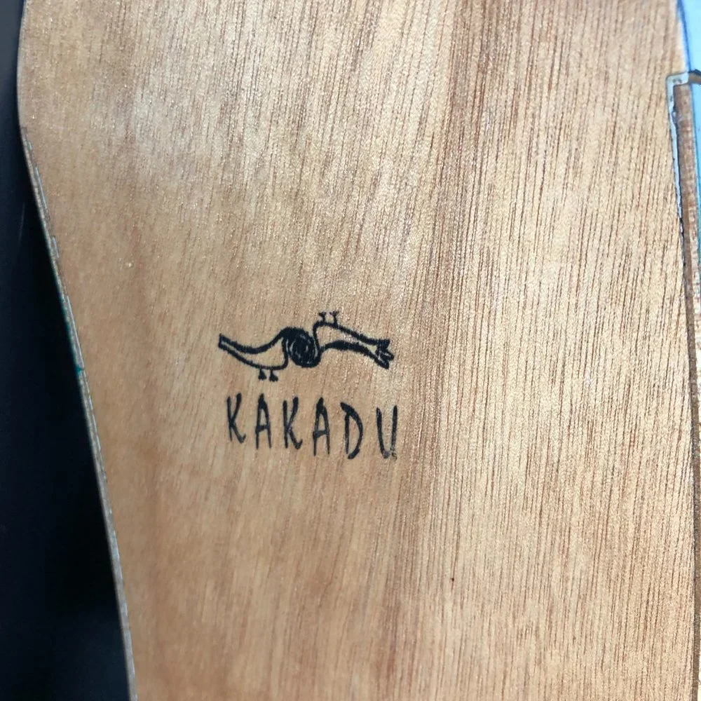 Kakadu wood wall